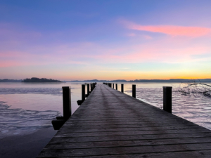 Sonnenaufgang im Winter am Wörthsee